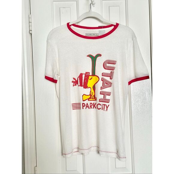Abercrombie and Fitch Woodstock from the peanuts Park city ski time T-shirt size - Picture 2 of 8